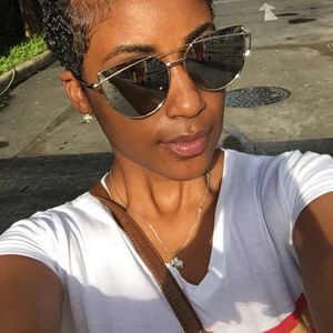 Meet your Posher, Shenicka